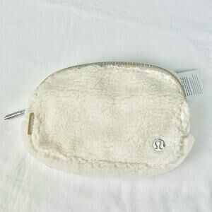 Lululemon NWT Everywhere Belt Bag FLEECE Natural Ivory Trench Neutral Winter